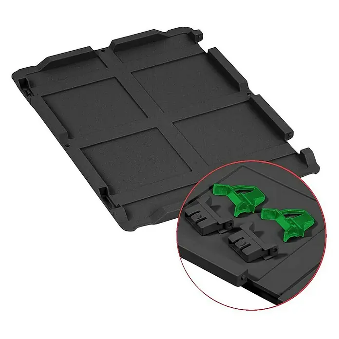 Proregal Euroboxen-Set 4x Eurobox NextGen Color mit Scharnierdeckel und Verschlüssen - Kunststoff, Schwarz, Grün, 4 Stk. - Schwarze Kühlbox-Trennwand mit grünen Clips zur Organisation von Lebensmitteln und Getränken, ideal für Picknicks und Campingausflüge.