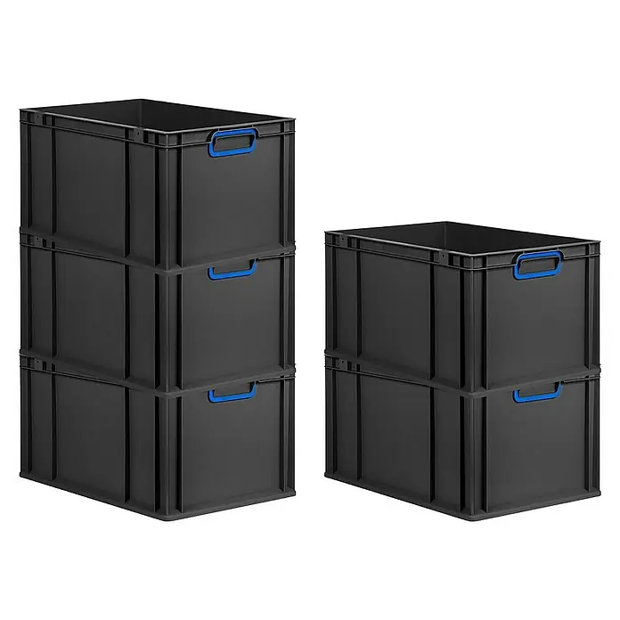 Proregal Euroboxen-Set 3x Eurobox NextGen Color - L x B x H: 60 x 40 x 32 cm, Kunststoff, Schwarz, Blau, 3 Stk. - Drei schwarze Kunststoffboxen sind gestapelt. Rechts stehen zwei weitere schwarze Boxen, alle mit blauen Griffen.