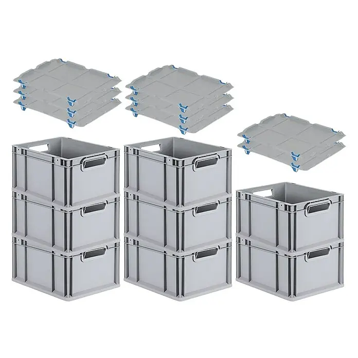 Proregal Euroboxen-Set 8x Eurobox NextGen Economy mit Auflagedeckel und 4x Verschlüsse Blau - L x B x H: 40 x 30 x 22 cm, Kunststoff, Grau, 8 Stk. - Ein Bild von drei Stapeln grauer Euroboxen und drei Stapeln grauer Euroboxdeckel mit blauen Ecken, die auf einer ebenen Fläche angeordnet sind.