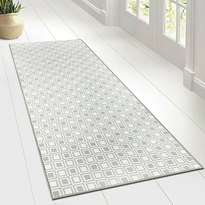 Teppichläufer Bray - Grau, 150 x 80 cm, 100 % Polyamid - Moderner Läufer mit geometrischem Rautenmuster in Grau und Weiß, ideal für Flur oder Eingangsbereich. Stilvolle Bodendekoration.