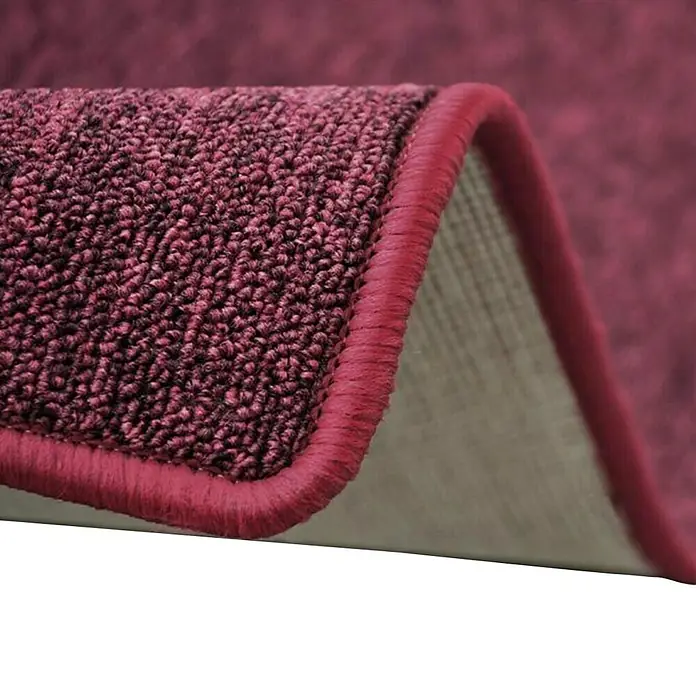 Flachgewebeteppich London - Weinrot, 200 x 200 cm, 100 % Polypropylen - Nahaufnahme eines roten Teppichs mit detaillierter Textur und Bordüre.