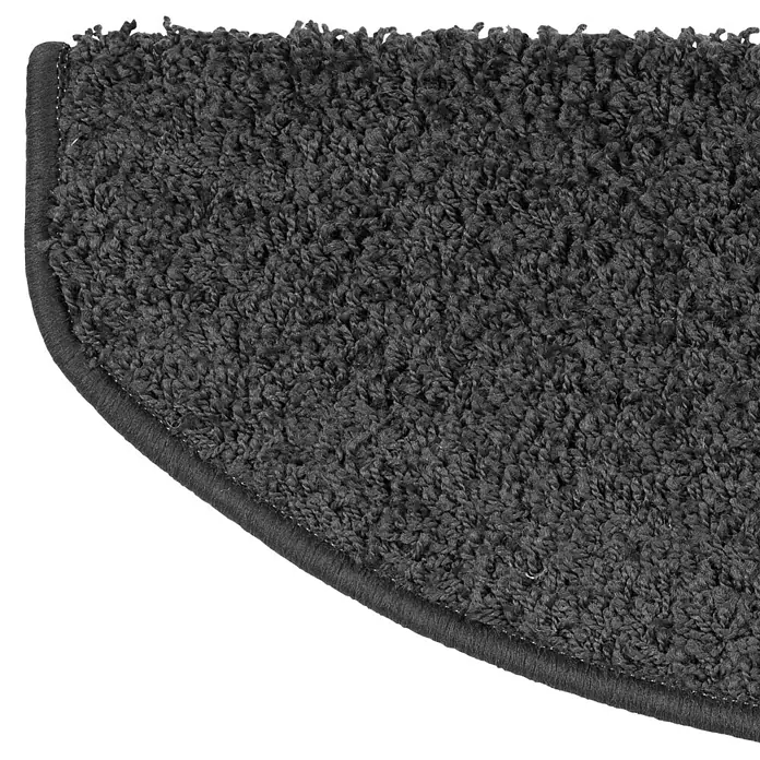 Stufenmatte Sphinx - 65 x 23,5 cm, 100 % Polypropylen, Schwarz - Nahaufnahme eines grauen Teppichs mit abgerundeten Kanten, der eine weiche Textur und hochwertige Verarbeitung zeigt.