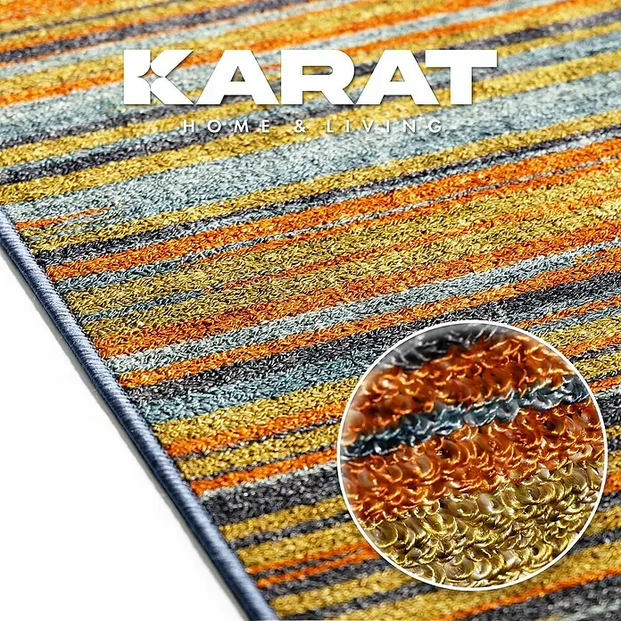 Teppichläufer Calama - Bunt, 250 x 80 cm, 100 % Polyamid - Detailansicht eines Teppichs mit bunten Streifen und dem Aufdruck "Karat Home & Living".