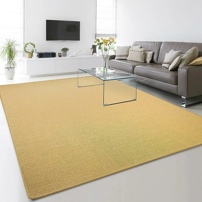 Flachgewebeteppich Sylt - Natur, 350 x 80 cm, 100 % Sisal - Beige Sisal-Teppich im Wohnzimmer mit Couch, Tisch und TV-Möbeln. Perfekt für ein stilvolles und gemütliches Ambiente.