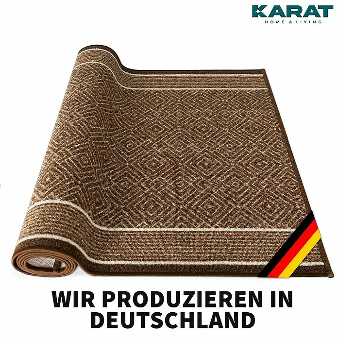 Teppichläufer Olymp - Braun, 150 x 80 cm, 100 % Polyamid - Brauner Teppich mit geometrischem Muster, teilweise aufgerollt, mit dem Karat Home & Living Logo und deutschem Flaggenaufkleber.