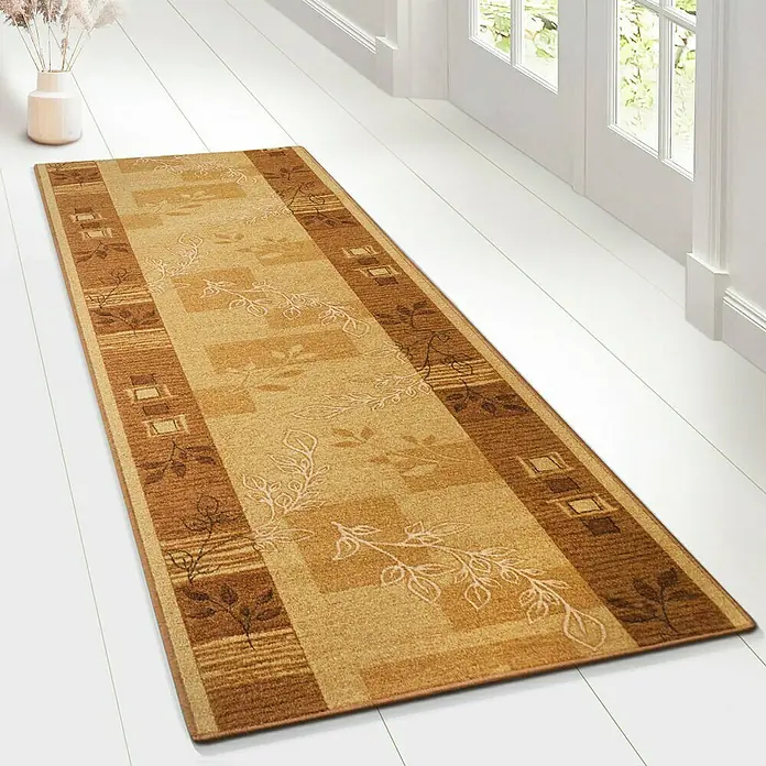 Teppichläufer Akzent - Beige, 150 x 67 cm, 100 % Polyamid - Dekorativer Läufer in Braun- und Beigetönen mit floralem Muster, ideal für Flure und Eingangsbereiche, der Bodenbelag ist aus Holz.