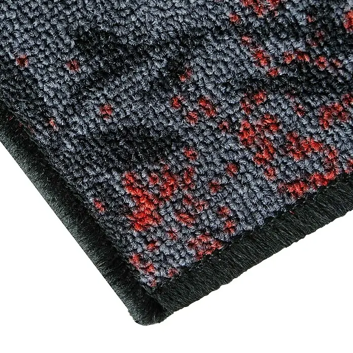 Teppichläufer Maraba - Rot, 200 x 80 cm, 100 % Polyamid - Nahaufnahme einer dunkelgrauen Fussmatte mit roten Sprenkeln und einem schwarzen Rand, die eine robuste und stilvolle Ergänzung für jeden Eingangsbereich darstellt.