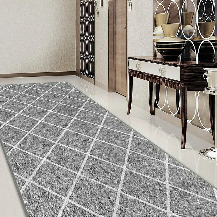 Teppichläufer Cosenza - Grau, 200 x 80 cm, 100 % Polyamid - Grauer Teppich mit Rautenmuster im Flur, der eine elegante und moderne Atmosphäre schafft. Die perfekten Deko-Elemente, die den Raum aufwerten.