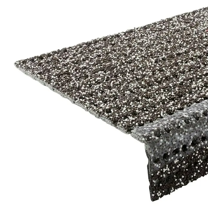 Stufenmatte - 73 x 25 cm, Braun - Detailaufnahme eines Eckprofils mit strukturierter Oberfläche und abgerundeter Kante, ideal für den Kantenschutz.