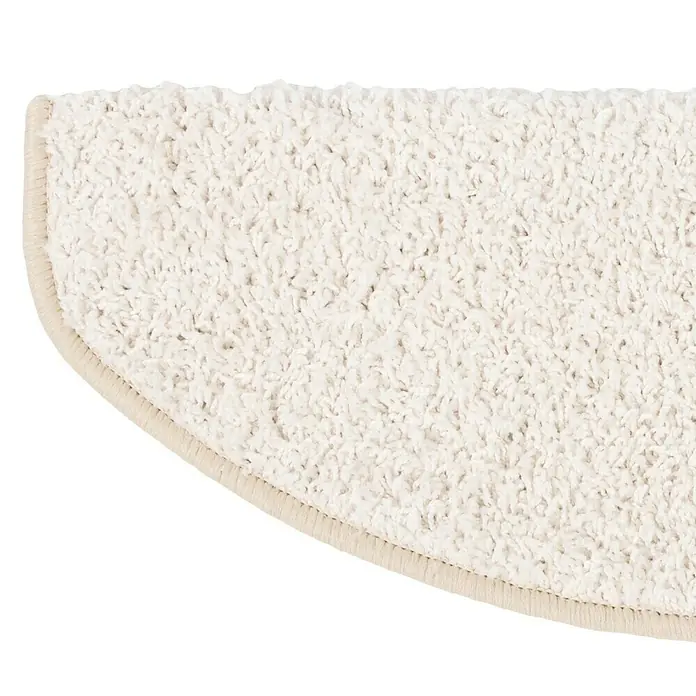 Stufenmatte Shaggy - 65 x 23,5 cm, Creme, Halbrund - Detailansicht eines cremefarbenen, halbrunden Teppichs mit dichter Textur und sauberer Umrandung. Ideal für Wohnbereiche und Akzentuierung.