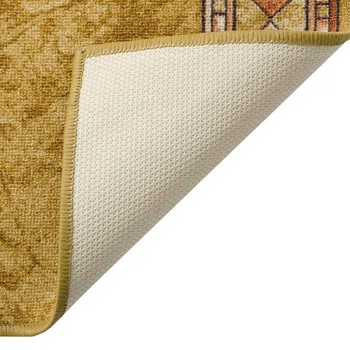 Teppichläufer Rügen - Beige, 500 x 80 cm, 100 % Polyamid - Nahaufnahme eines Teppichs mit beiger, rutschfester Unterseite, die Dreiecks-Struktur aufweist, ideal für sicheren Halt.