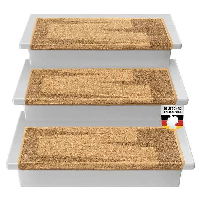 Stufenmatte Veneto - 65 x 23,5 cm, Beige, Rechteck - Eine Nahaufnahme von drei Stufen mit beigefarbenen Teppichstufenmatten, die mit einem rechteckigen Design verziert sind, perfekt für einen sicheren und stilvollen Aufstieg.