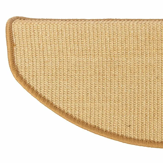 Stufenmatte Premium - 65 x 23,5 cm, 100 % Sisal, Natur - Detailansicht einer Treppenstufe aus Sisal mit beigem Rand. Die natürliche Textur und die warme Farbe machen sie zu einem stilvollen Akzent.