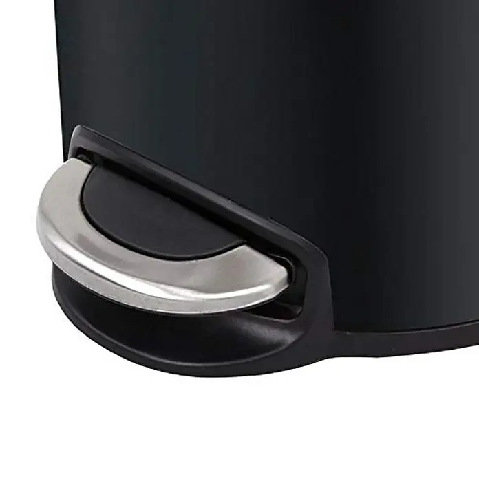 Proregal Treteimer Runder Treteimer mit Kunststoffdeckel mit Edelstahlakzenten - 20 l, Edelstahl, Schwarz - Nahaufnahme eines schwarzen Treteimer mit silbernem Pedal, der Funktionalität und modernes Design vereint.