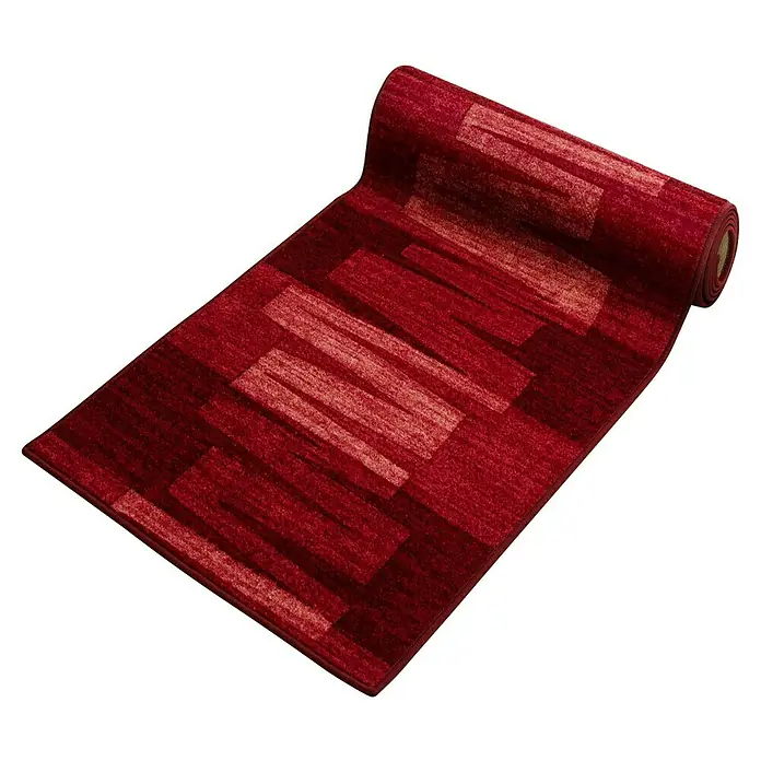 Kurzflorteppich Via Veneto - Rot, 100 x 100 cm, 100 % Polyamid - Ein roter Läufer mit modernem Muster, teilweise aufgerollt, präsentiert seine Textur und sein Design auf schwarzem Hintergrund.