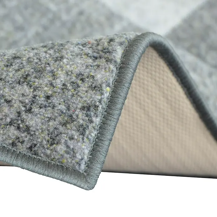 Teppichläufer Lucano - Anthrazit, 350 x 80 cm, 100 % Polyamid - Detailaufnahme eines grau karierten Teppichs mit melierter Oberfläche und farblich passender Umrandung.