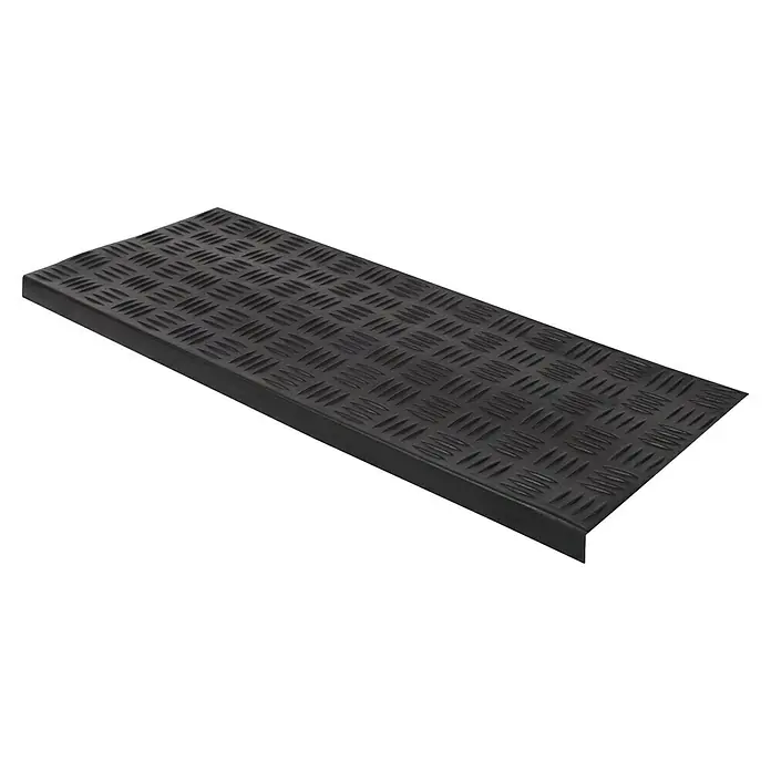 Stufenmatte Madra - 65 x 25 cm, 100 % Gummi, Schwarz - Nahaufnahme einer schwarzen Trittstufe mit Riffelblechmuster, die für mehr Sicherheit und Halt sorgt. Ideal für den Außenbereich.