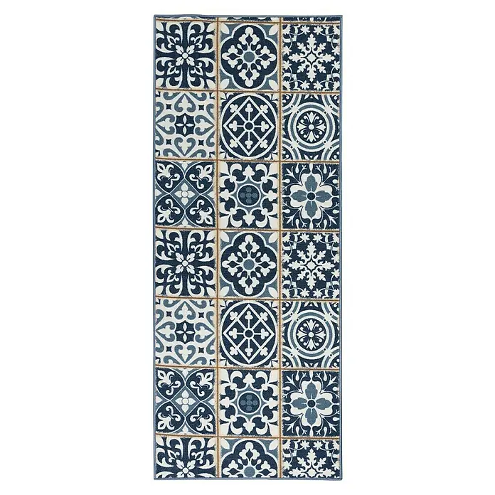 Teppichläufer Swansea - Blau, 250 x 80 cm, 100 % Polyamid - Elegante Fliesenmatte mit blau-weißen Mustern für stilvolle Akzente. Die robuste Matte ist ideal für Eingänge und Küchen.