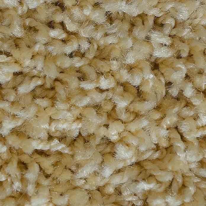 Hochflorteppich Barcelona - Beige, 200 x 200 cm, 100 % Polypropylen - Nahaufnahme eines beigen Teppichs mit weicher Textur, ideal für Wohnräume, die Wärme und Komfort ausstrahlen.