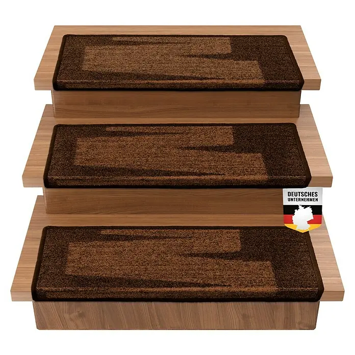 Stufenmatte Veneto - 65 x 23,5 cm, Braun, Rechteck - Nahaufnahme von braunen Treppenstufenmatten auf einer Holztreppe, die Komfort und Sicherheit bieten.