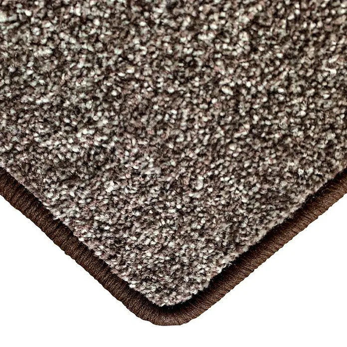Kurzflorteppich Lyon - Braun, 450 x 80 cm, 100 % Polypropylen - Nahaufnahme einer Fußmatte mit braunem Rand und einem Muster aus Braun- und Beigetönen, ideal für den Eingangsbereich.