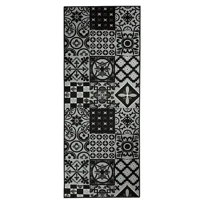 Teppichläufer Sligo - Schwarz/Grau, 500 x 80 cm, 100 % Polyamid - Das Bild zeigt eine dekorative Fußmatte mit einem Muster aus verschiedenen geometrischen und floralen Motiven in Schwarz und Weiß.