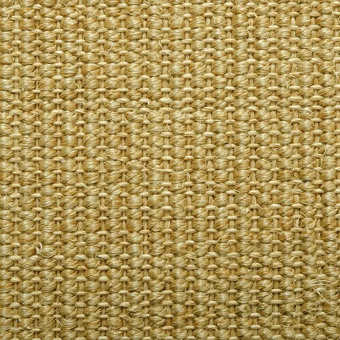 Flachgewebeteppich Sylt - Natur, 350 x 80 cm, 100 % Sisal - Nahaufnahme eines Teppichs aus Sisal mit einer deutlich sichtbaren, groben Webstruktur in natürlichen Farbtönen.