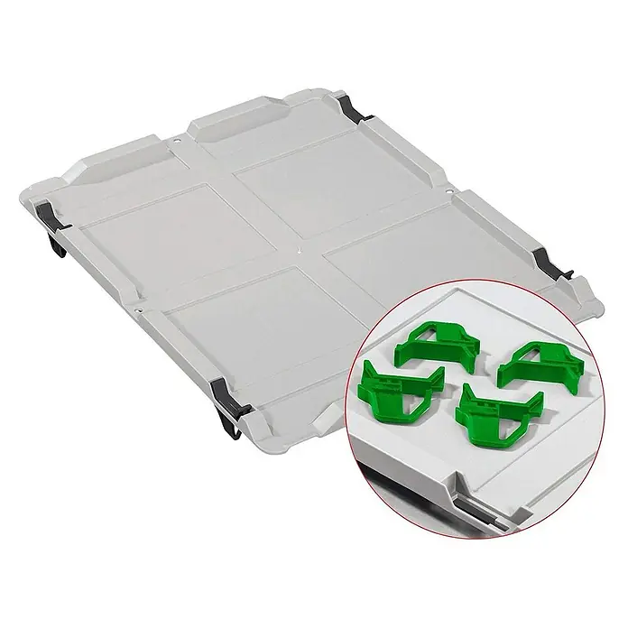 Proregal Euroboxen-Set 4x Eurobox NextGen Color mit Auflagedeckel und Schiebeschnappverschlüsse - Kunststoff, Grau, Grün, 4 Stk. - Eine graue, quadratische Palettenabdeckung mit grünen Klammern, die zusätzlichen Halt bieten und das Verrutschen der Ladung verhindern.