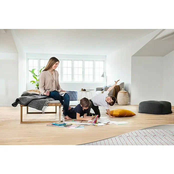 Devi Fußbodenheizelement DEVIcomfortTM 150T - Beheizbare Fläche: 6 m², 900 W - Familie genießt das Zuhause mit einer komfortablen Fußbodenheizung, die für eine angenehme Wärme sorgt. Das innovative System bietet eine effiziente Wärmeverteilung.