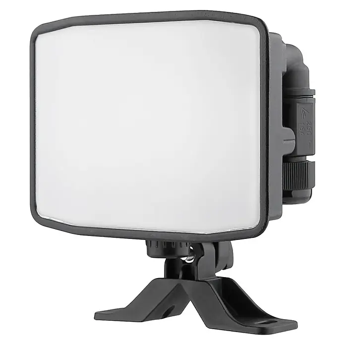 E2 elektro LED-Strahler Pro - 20 W, 2.200 lm, 6.000 K, IP65 - Eine Nahaufnahme einer tragbaren LED-Leuchte mit einem schwarzen Rahmen und einem Stativfuß. Sie ist perfekt für den Einsatz im Freien.