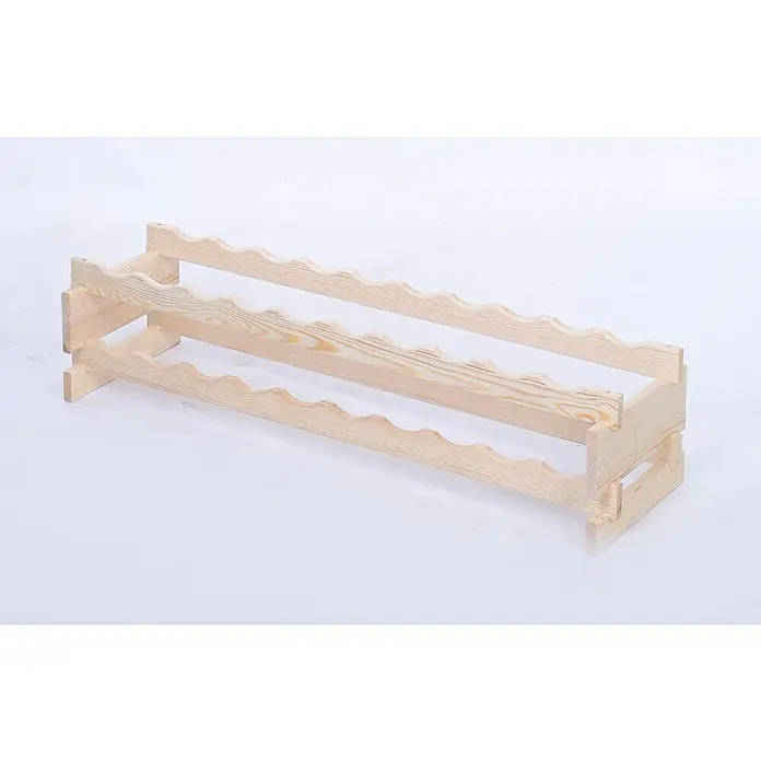 Proregal Flaschenregal Weinregal VINOTECA FLEX PRO für 20 Flaschen - L x B x H: 28 x 103 x 23 cm, Holz, Anzahl Böden: 2 Stk. - Nahaufnahme eines hölzernen Weinregals mit zwei Etagen. Das Regal ist unbehandelt und hat gewellte Kanten, die die Flaschen halten.