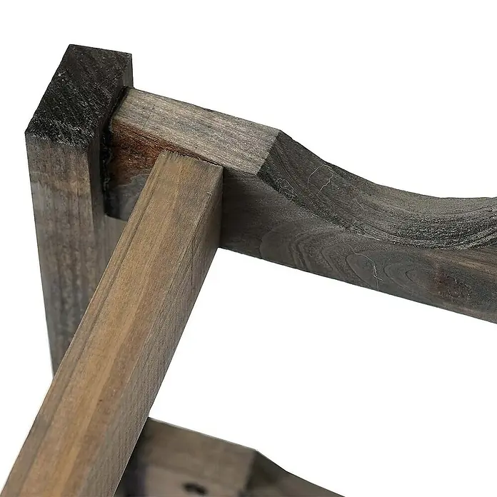 Berlinlodge Flaschenregal Weinregal für 12 Flaschen - L x B x H: 36 x 42 x 30 cm, Holz - Detailaufnahme eines rustikalen Holzregals, das die natürliche Maserung und handwerkliche Verarbeitung hervorhebt.
