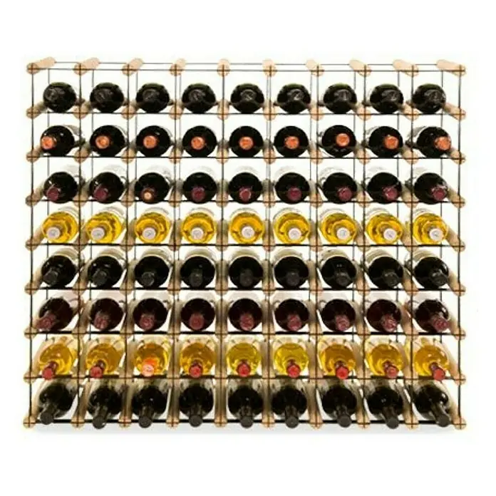 Proregal Flaschenregal Modulares Weinregal VINOTECA MOD METAL für 9x8 Flaschen - L x B x H: 24,5 x 92,5 x 82,5 cm, Holz - Ein Weinregal mit 63 Flaschen Wein, das verschiedene Farben und Sorten zeigt. Eine praktische und stilvolle Art, Ihre Weinsammlung zu präsentieren.