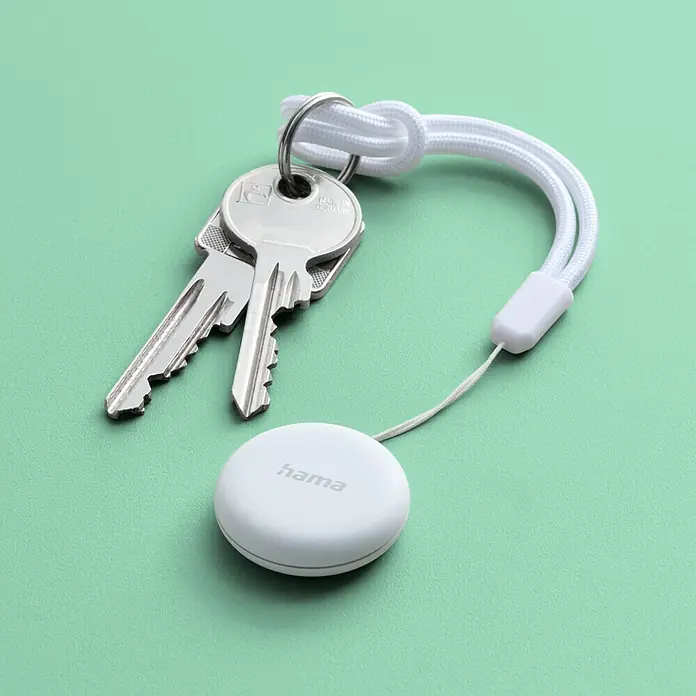 Hama Schlüsselanhänger Bluetooth Tracker - 1 Stk. - Ein Hama Schlüsselfinder mit Schlüsselanhänger und zwei Schlüsseln auf einem mintgrünen Hintergrund.