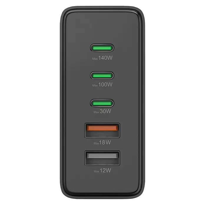 Hama Ladestation 00201978 3 x USB-C, 2 x USB-A, - Schwarz - Nahaufnahme eines schwarzen USB-Ladegeräts mit fünf Anschlüssen und verschiedenen Leistungsstufen.