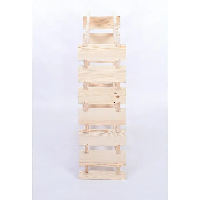 Proregal Flaschenregal Weinregal VINOTECA FLEX PRO für 70 Flaschen - L x B x H: 28 x 103 x 93 cm, Holz - Eine Nahaufnahme eines Holzregals mit mehreren horizontalen Ablagen, die durch kleine Holzstücke verbunden sind. Das Regal ist hell und hat eine natürliche Holzmaserung.