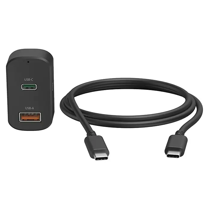 Hama USB-Kfz-Ladegerät 200018 USB-A, USB-C - Schwarz - Bild eines Netzteils mit USB-C- und USB-A-Anschlüssen sowie eines USB-C-Kabels. Das Netzteil ist schwarz und hat ein kompaktes Design.