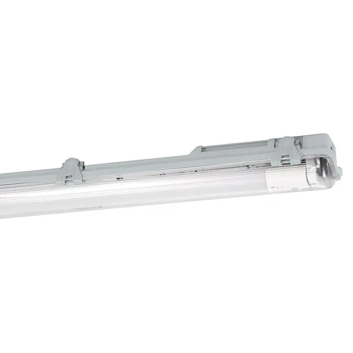 Eglo Plafón para pared y techo Basic 1 -  - Primer plano de una luz LED lineal brillante con soportes grises sobre un fondo negro.