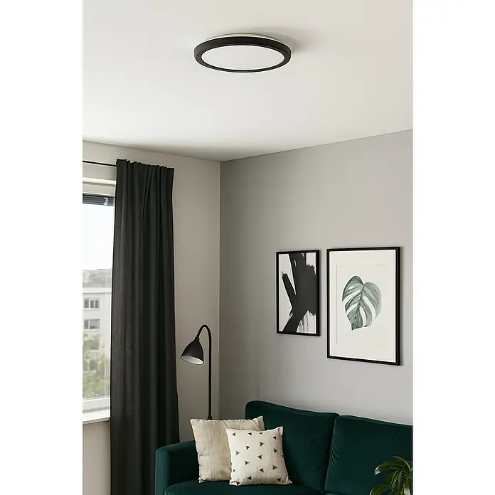 Eglo Plafón LED Testara-E - 11,2 W, Ø x Al: 21,1 x 3 cm, Negro, Blanco neutro - Una sala de estar moderna con una lámpara de techo redonda que proporciona un ambiente acogedor y complementa el interior elegante.
