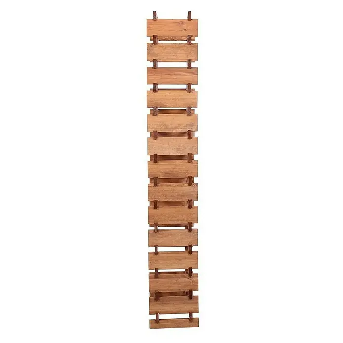 Proregal Flaschenregal Weinregal VINOTECA FLEX PRO für 56 Flaschen - L x B x H: 28 x 46 x 191 cm, Holz, Anzahl Böden: 14 Stk. - Ein vertikal ausgerichteter, hölzerner Badläufer mit einem Gitterdesign aus braunen Holzlatten, die durch dunklere Akzente verbunden sind.