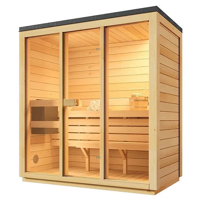 FinnTherm Saunahaus Kuuma M 42mm Wandstärke - Elektroofen - Innenansicht einer Sauna mit Holzbänken, Glasfront und Sauna-Zubehör für entspannende Wellnessmomente.