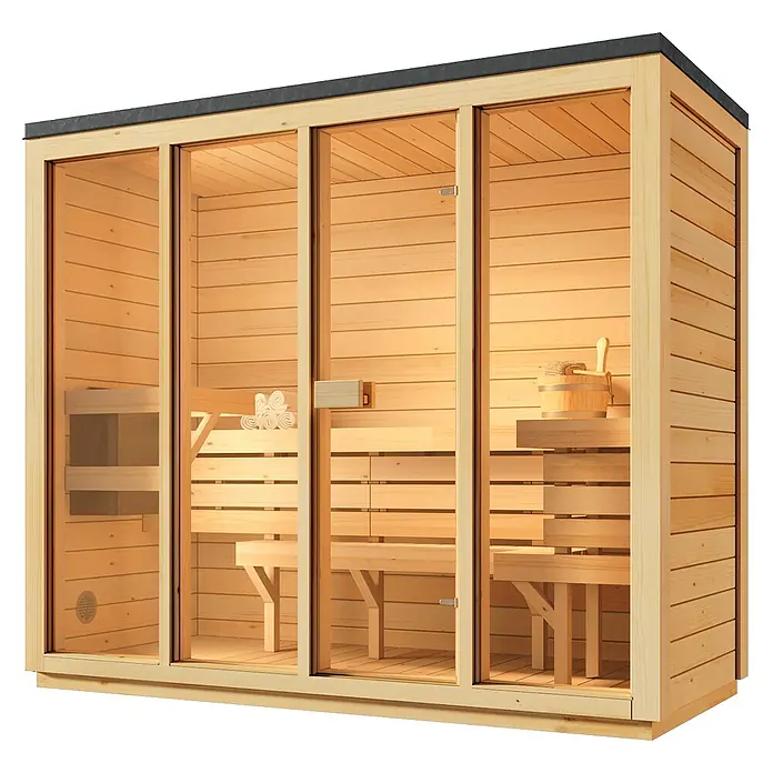 FinnTherm Saunahaus Kuuma L 42mm Wandstärke - Elektroofen - Eine freistehende Sauna mit gläsernen Türen und Holzbänken im Inneren. Die Sauna ist hell beleuchtet und wirkt einladend.