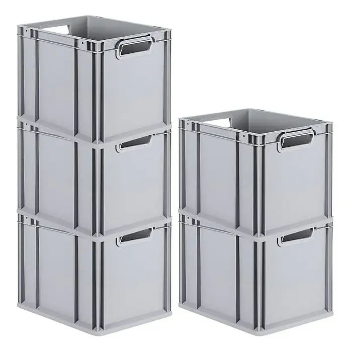 Proregal Euroboxen-Set 5x Eurobox NextGen Grip - Kunststoff, Grau, 5 Stk. - Bild von zwei Stapeln grauer Kunststoffboxen, die für Lagerung und Organisation geeignet sind. Die Boxen haben praktische Griffe.