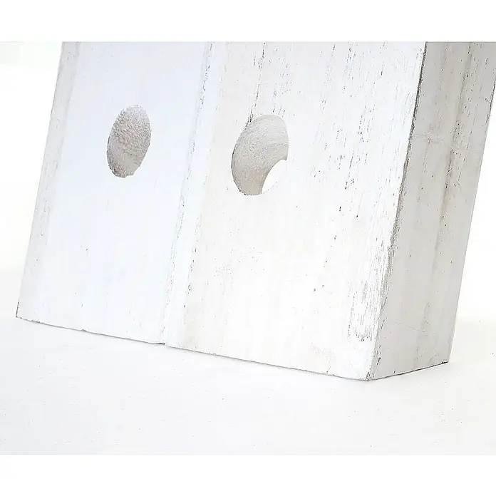 Berlinlodge Flaschenregal Rüttelbrett Weinregal für 20 Flaschen - Holz - Nahaufnahme von zwei Cornhole-Boards aus weiß gestrichenem Holz mit Löchern, ideal für lustige Spiele im Freien.