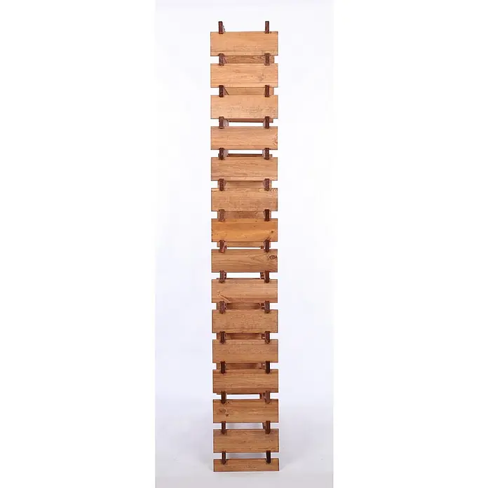 Proregal Flaschenregal Weinregal VINOTECA FLEX PRO für 120 Flaschen - L x B x H: 28 x 84 x 205 cm, Holz, Anzahl Böden: 15 Stk. - Diese Aufnahme zeigt ein hölzernes Weinregal mit einer natürlichen Holzmaserung und einer minimalistischen Bauweise, perfekt für Weinliebhaber.
