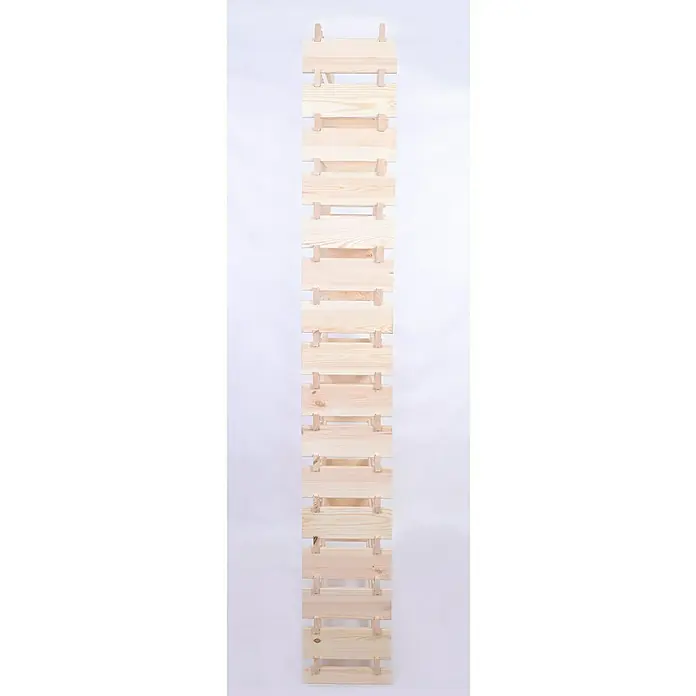 Proregal Flaschenregal Weinregal VINOTECA FLEX PRO für 192 Flaschen - Holz - Nahaufnahme einer hölzernen Weinregalkonstruktion, die ein schlichtes und dennoch stilvolles Design für die Aufbewahrung von Weinflaschen zeigt.