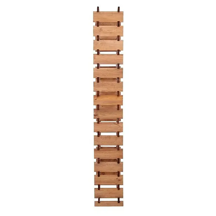 Proregal Flaschenregal Weinregal VINOTECA FLEX PRO für 90 Flaschen - L x B x H: 28 x 65 x 205 cm, Holz, Anzahl Böden: 15 Stk. - Nahaufnahme einer aus Holzlatten und dunklen Holzzapfen gefertigten Wanddekoration für ein rustikales Ambiente.