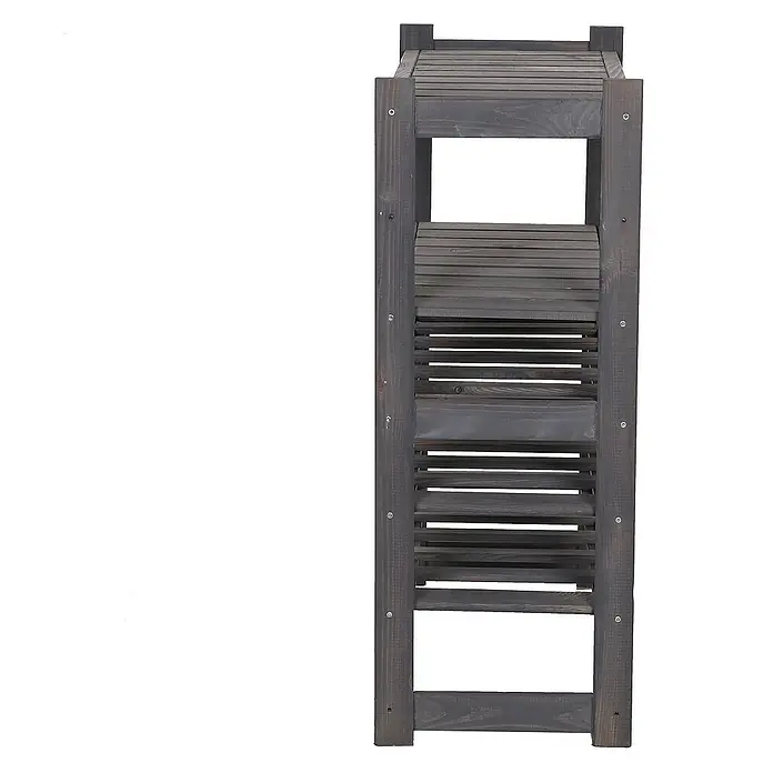 Proregal Flaschenregal Weinregal SPREEWALD für 18 Flaschen - Holz - Diese Aufnahme zeigt ein graues, hölzernes, mehrstöckiges Blumenregal mit Lamellendesign, das rustikalen Charme versprüht.