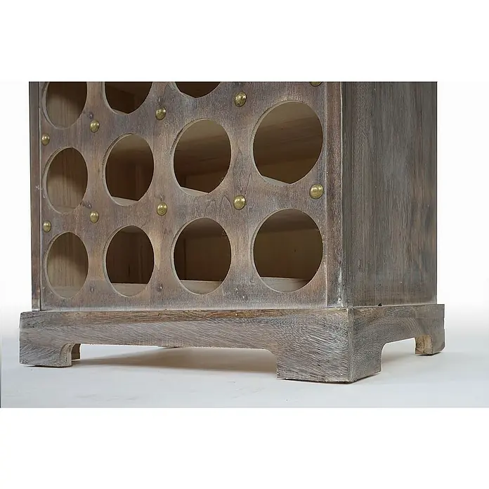 Berlinlodge Flaschenregal Weinregal mit Schublade und Truhe - L x B x H: 31 x 48 x 94 cm, Holz - Nahaufnahme eines rustikalen Weinregals aus Holz mit runden Fächern und dekorativen Messingnieten, ideal für die stilvolle Weinlagerung.