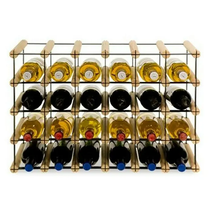 Proregal Flaschenregal Modulares Weinregal VINOTECA MOD METAL für 6x4 Flaschen - L x B x H: 24,5 x 62,5 x 42,5 cm, Holz - Nahaufnahme eines Weinregals aus Holz und Metall, gefüllt mit abwechselnd hellen und dunklen Weinflaschen, die horizontal gelagert werden.
